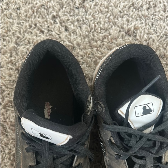 Under Armour Youth baseball cleats - Picture 4 of 5